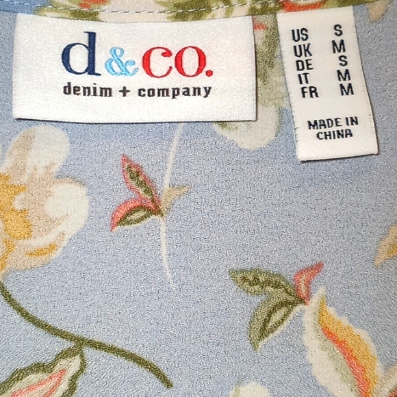 Denim & Co Blue Floral Printed Sleeveless Blouse with Peplum - Picture 13 of 13